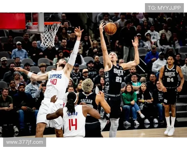 科比传人再显马刺克星威力太阳逆转展现无文班马刺困境艰难局面中